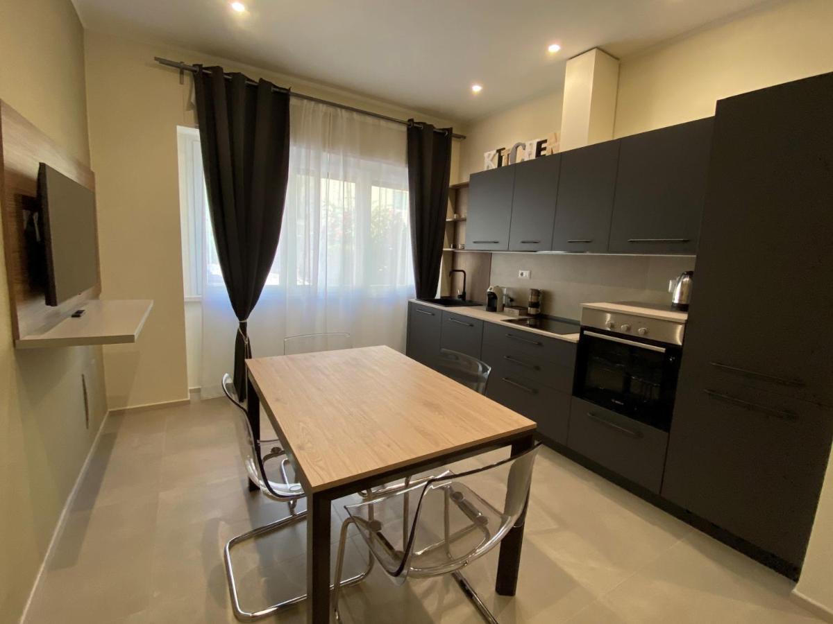 Levante Apartment And Room Bari Exterior foto