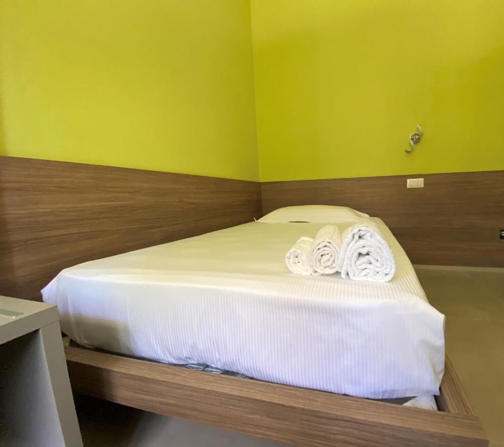 Levante Apartment And Room Bari Exterior foto