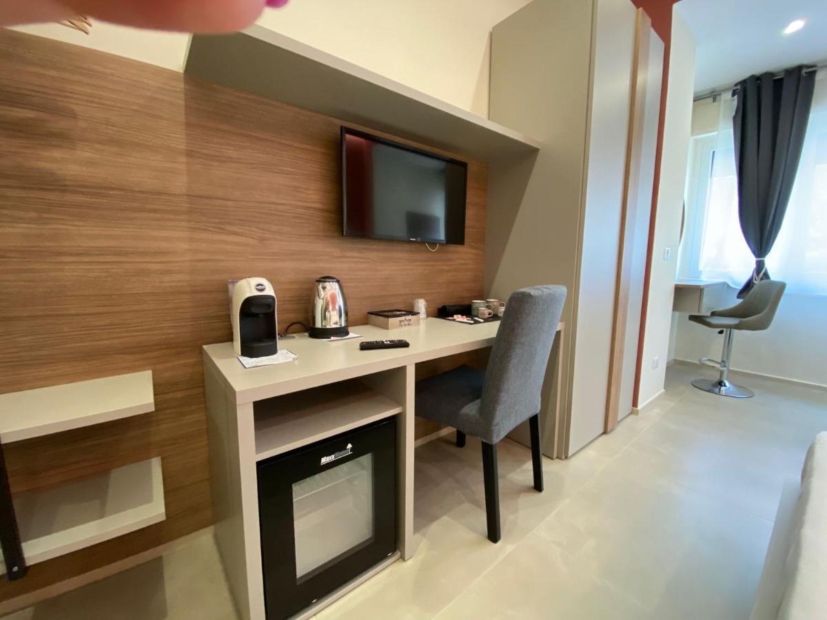 Levante Apartment And Room Bari Exterior foto