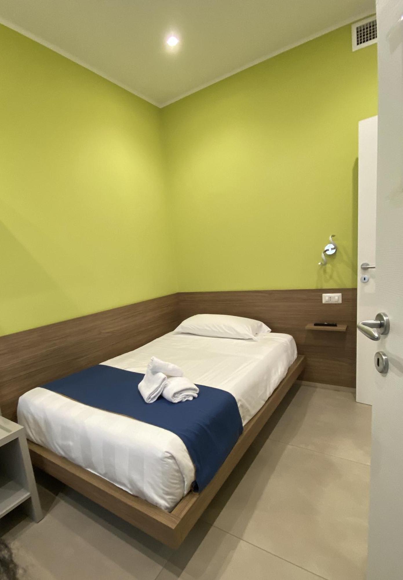 Levante Apartment And Room Bari Exterior foto