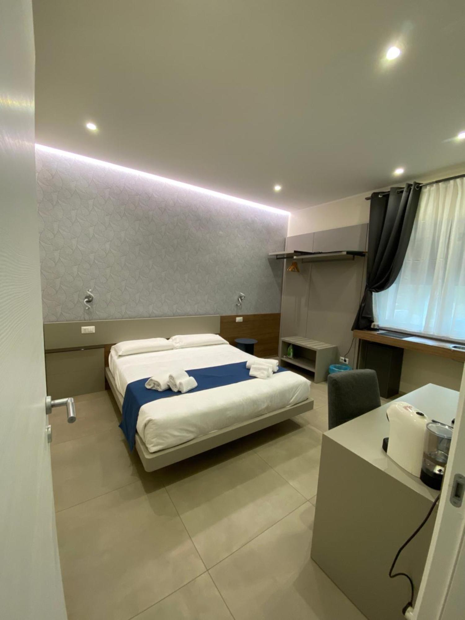 Levante Apartment And Room Bari Exterior foto